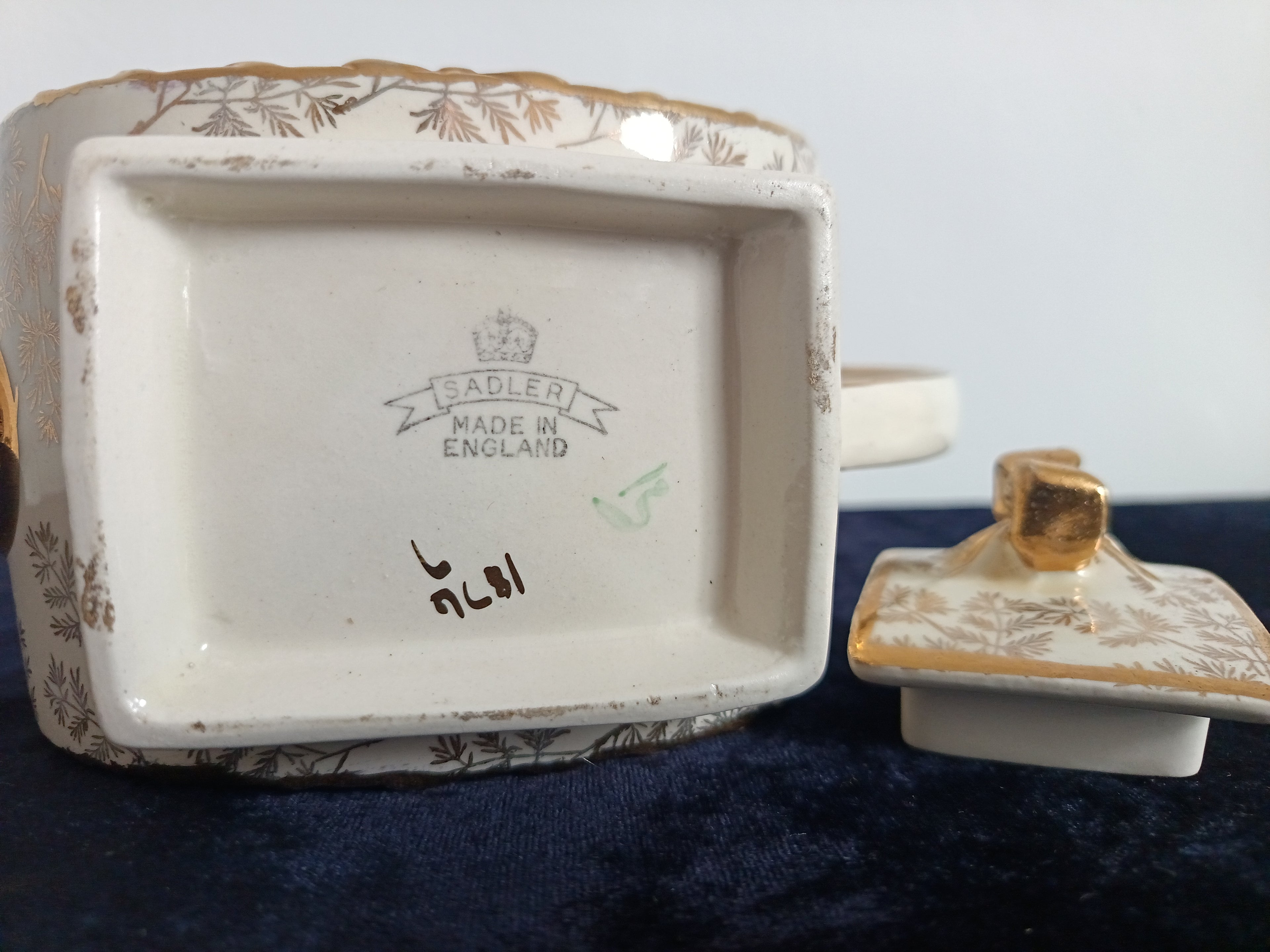 Vintage ceramic barrel teapot England Sadler