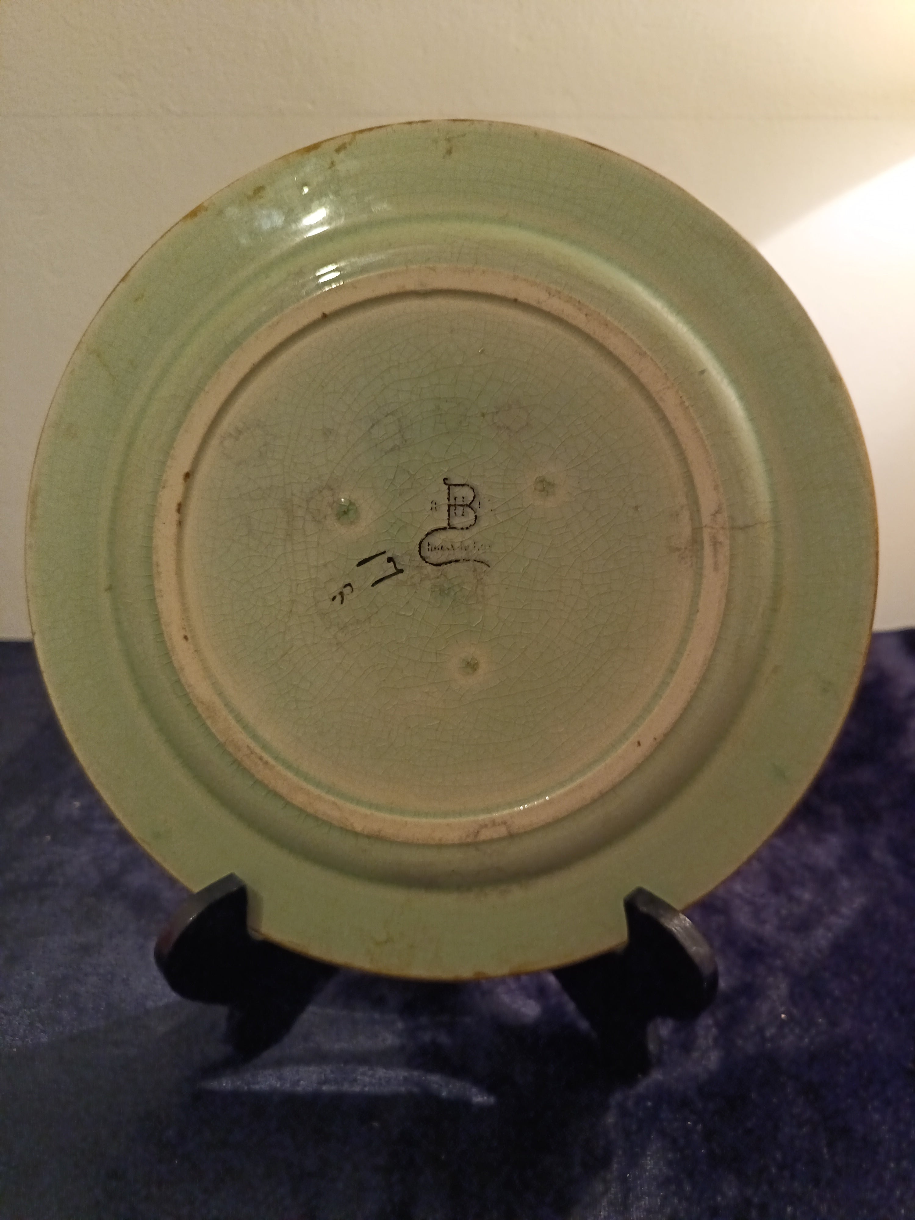 A French majolica plate, stylized Japanese scene from the Choisy-le-Roi factory 1880