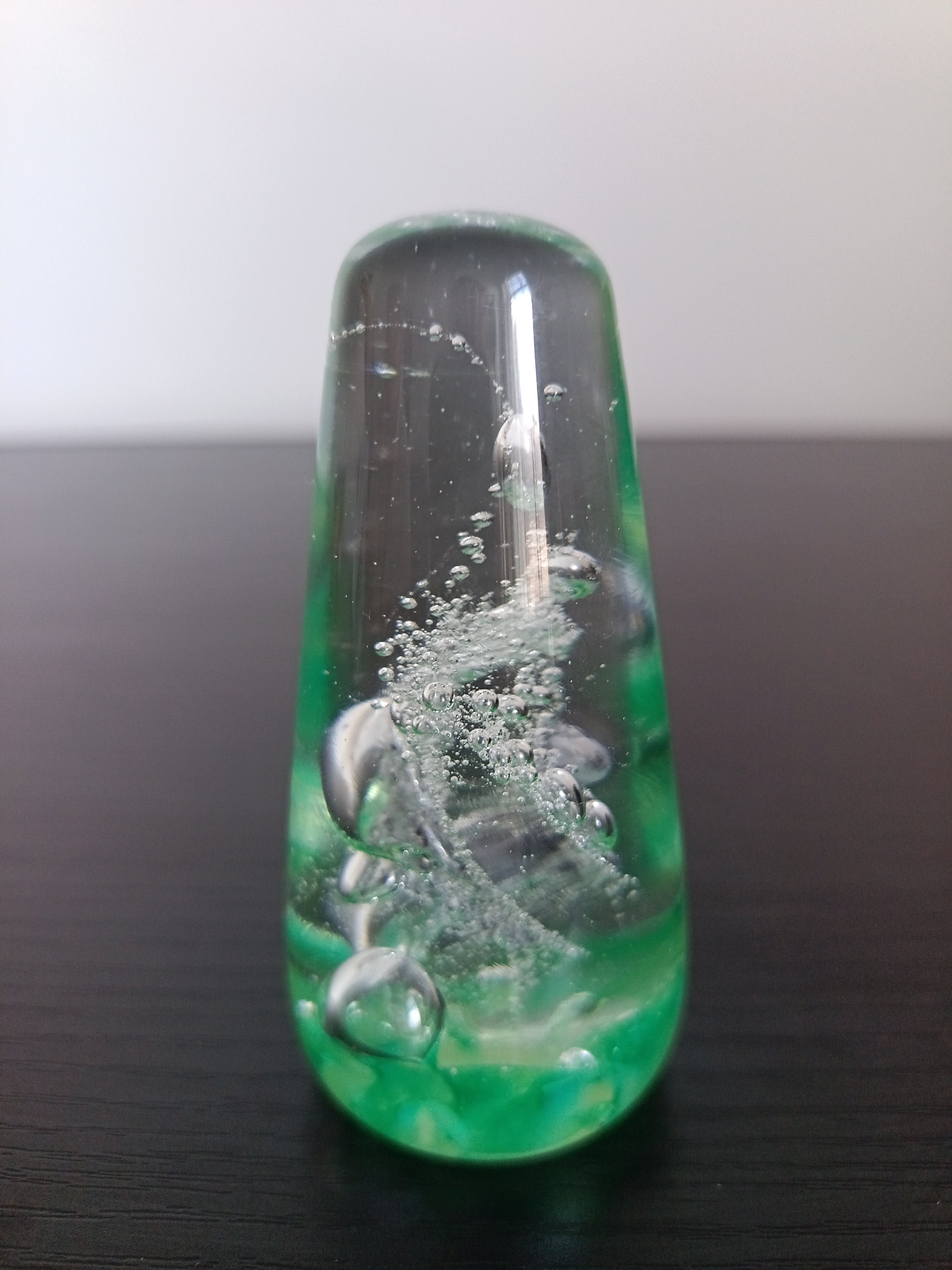 Vintage Chris Dodds Tweedsmuir Glass paperweight