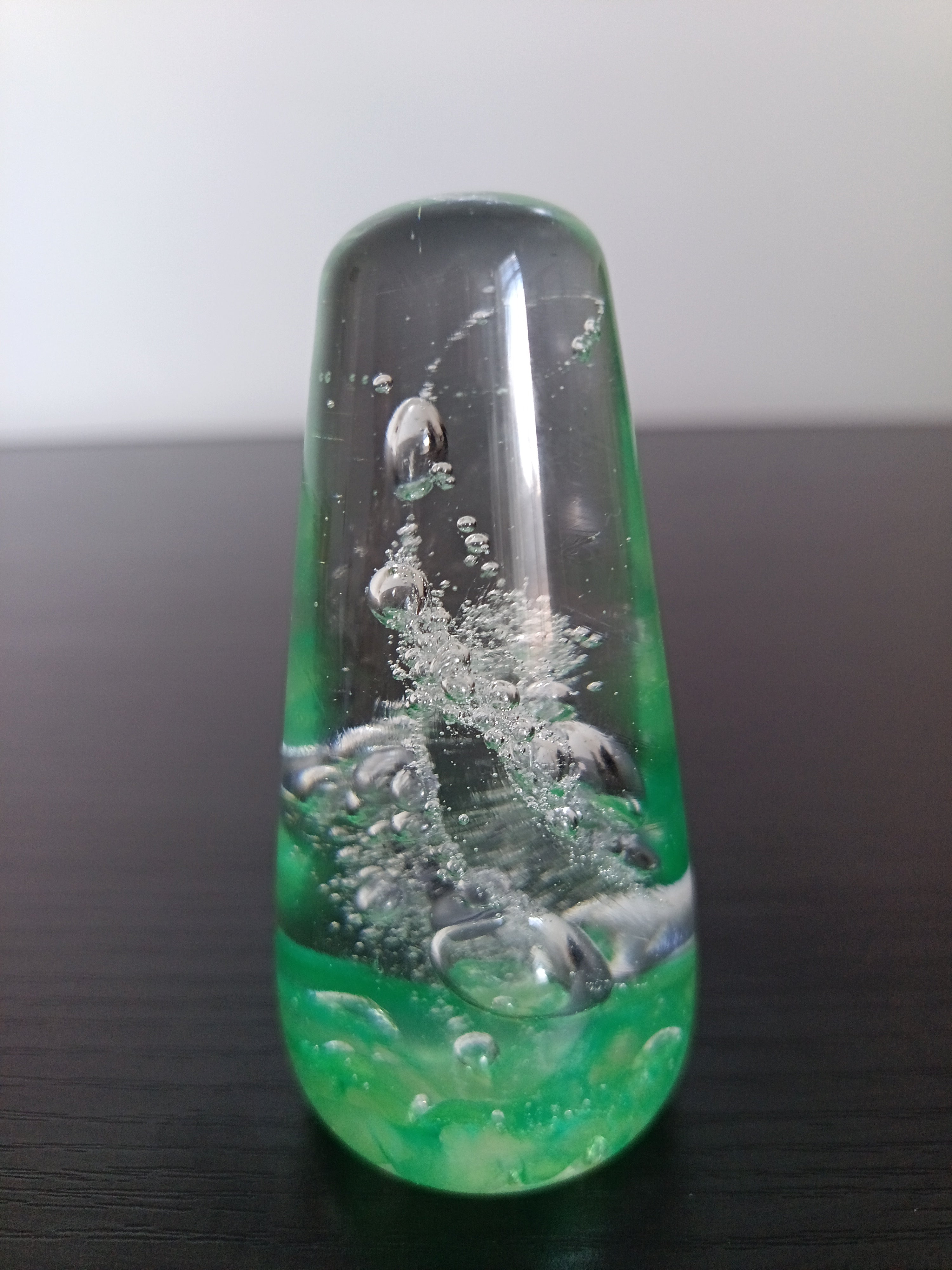 Vintage Chris Dodds Tweedsmuir Glass paperweight