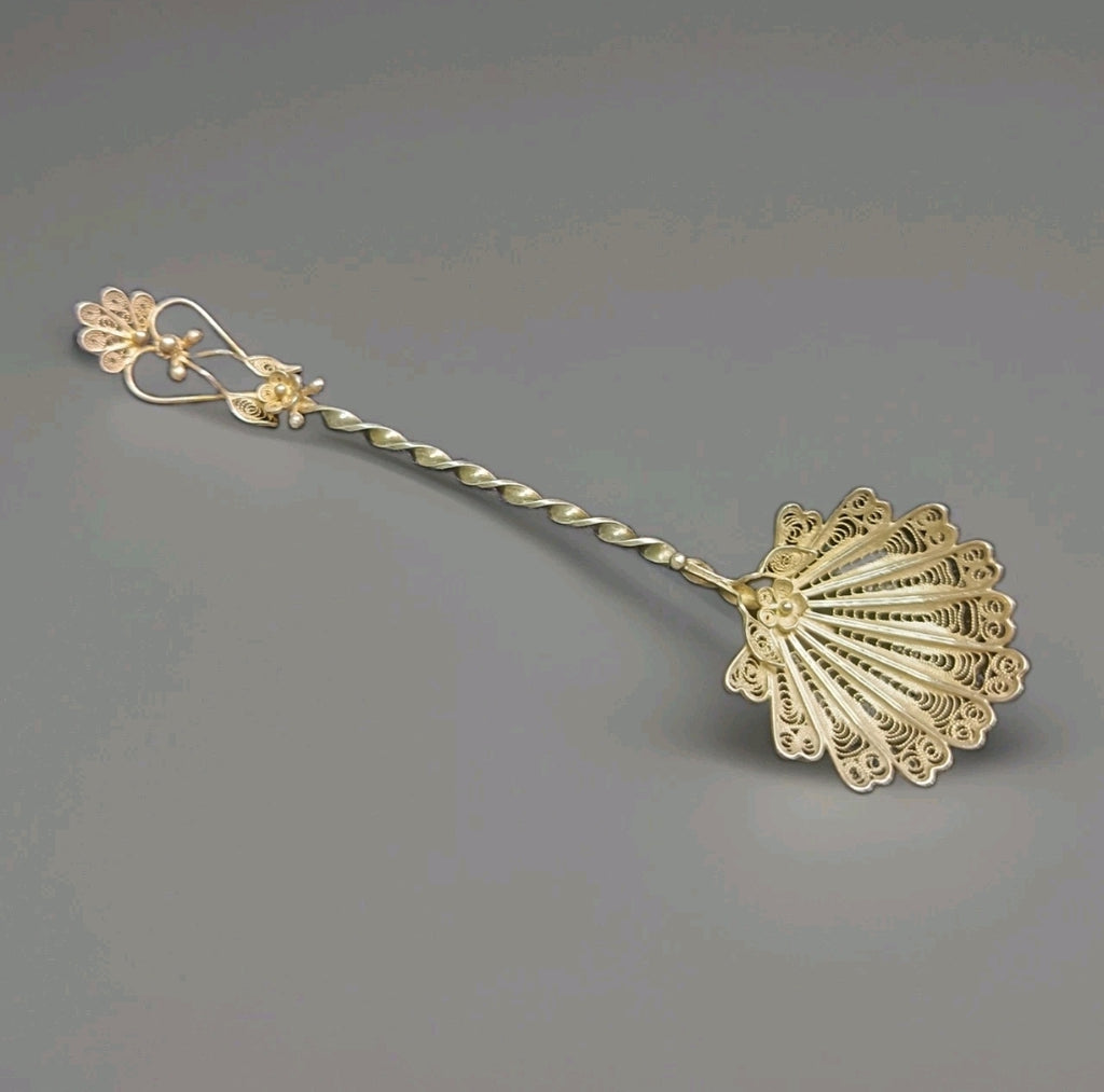 An Antique silver  filigree Italy Genoa sprinkler circa 1880–1920.