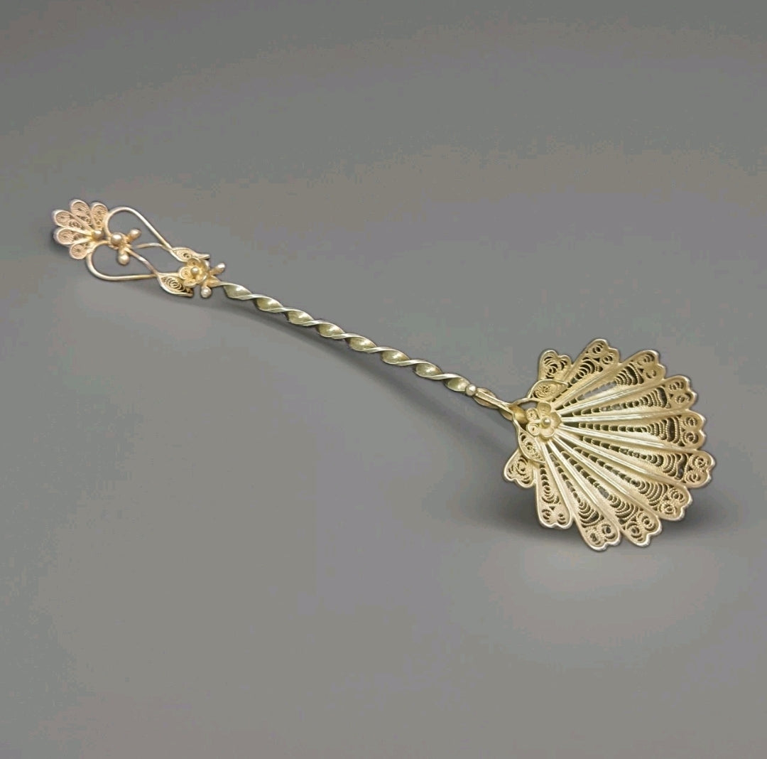 An Antique silver  filigree Italy Genoa sprinkler circa 1880–1920.