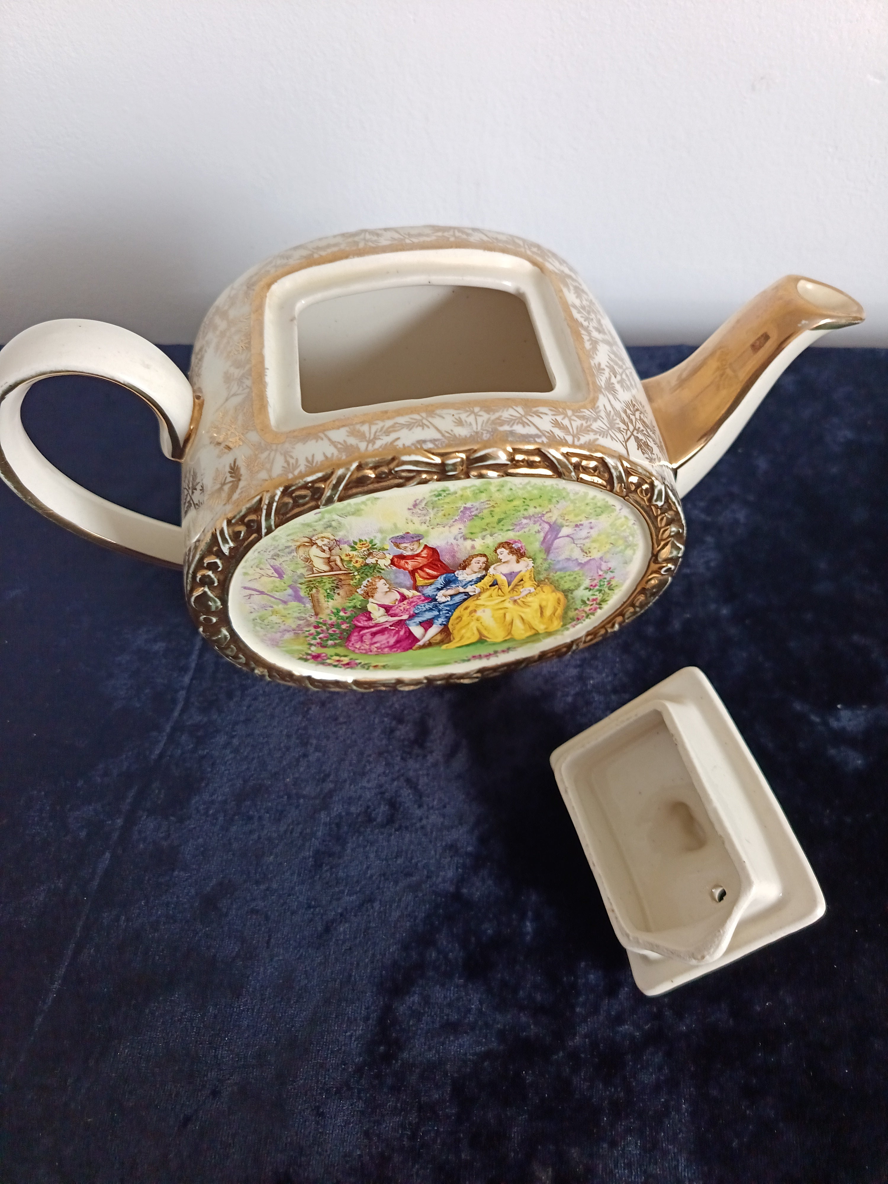 Vintage ceramic barrel teapot England Sadler