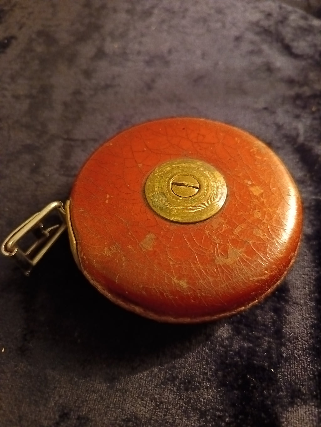 RABONE CHESTERMAN Tape Mesure featuring a leather-bound case with a brass winder.