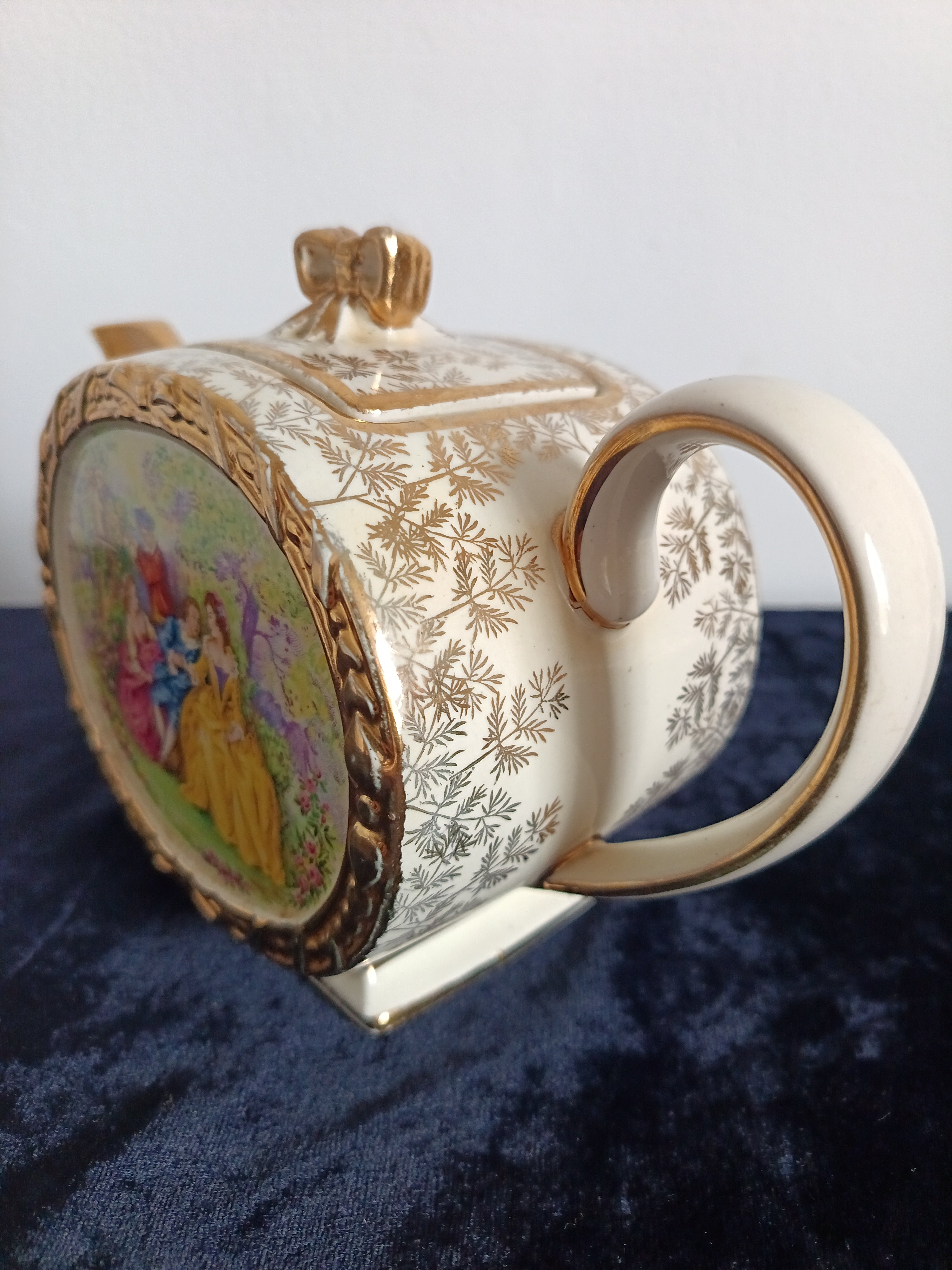 Vintage ceramic barrel teapot England Sadler